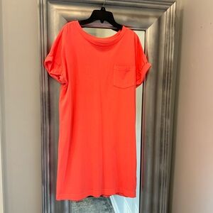 This Gap Coral Dress is ready to be packed for your next beach trip- worn once!